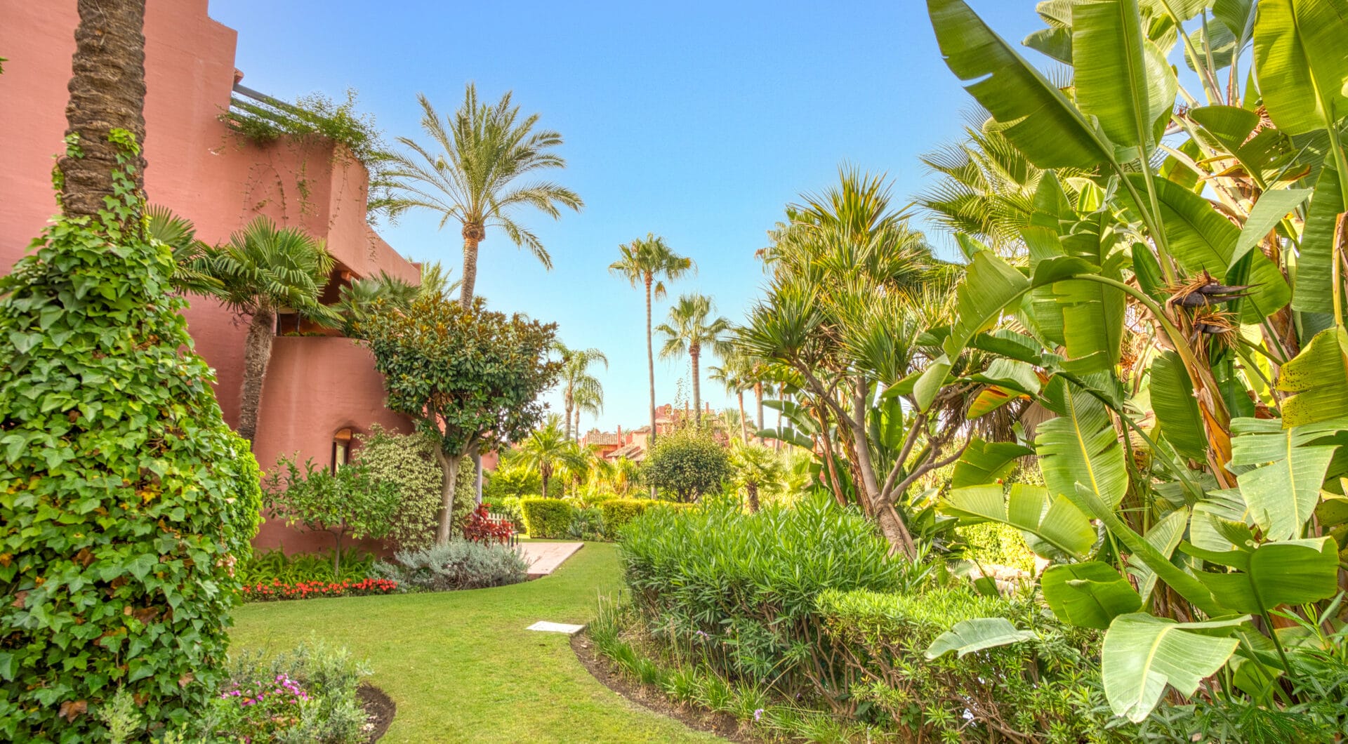 Immaculate three bedroom west facing ground floor apartment in the prestigious and gated beachfront community Menara Beach