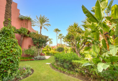 Immaculate three bedroom west facing ground floor apartment in the prestigious and gated beachfront community Menara Beach