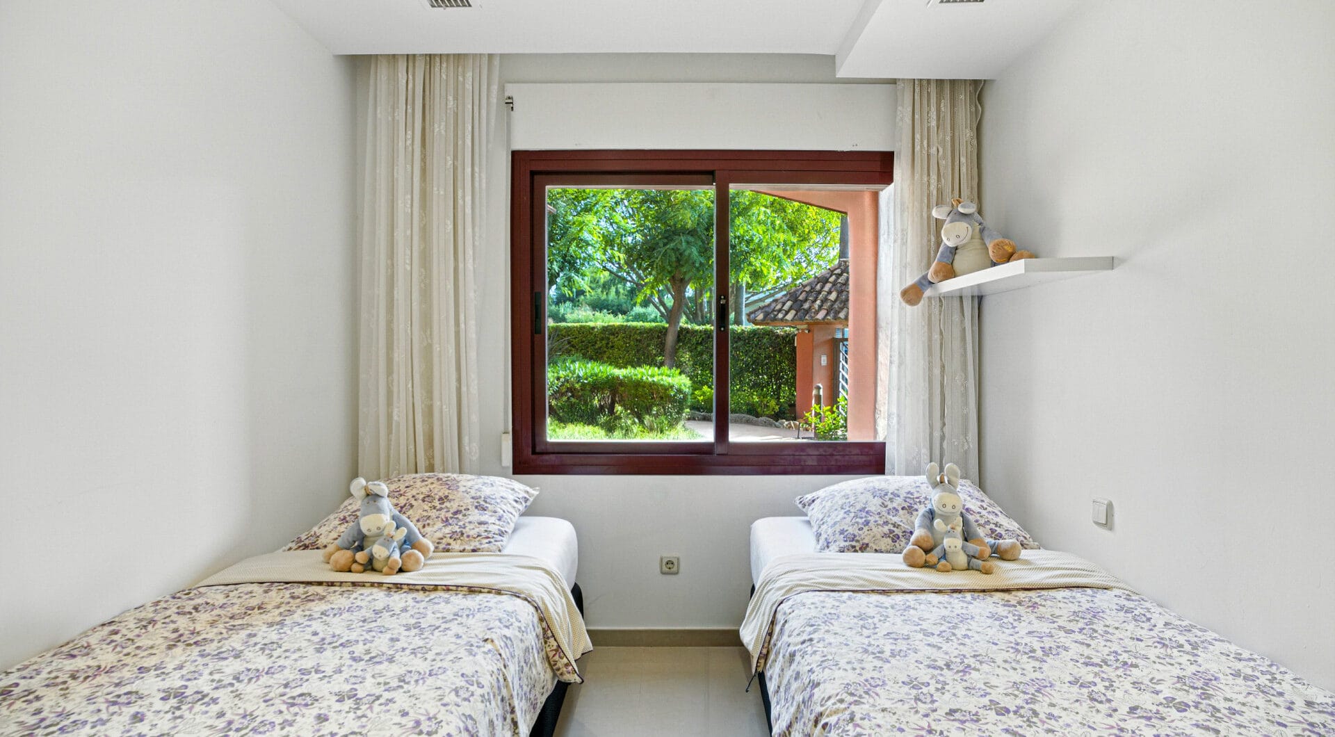 Immaculate three bedroom west facing ground floor apartment in the prestigious and gated beachfront community Menara Beach