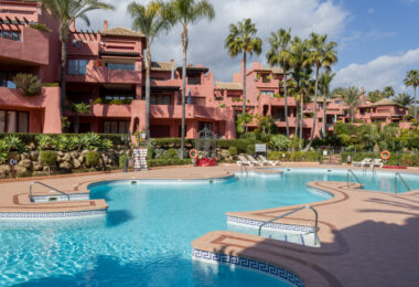 Immaculate three bedroom west facing ground floor apartment in the prestigious and gated beachfront community Menara Beach