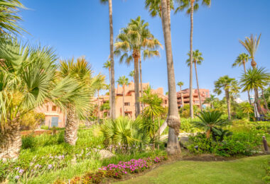 Immaculate three bedroom west facing ground floor apartment in the prestigious and gated beachfront community Menara Beach