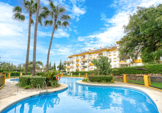 Three bedroom, south facing duplex penthouse with sea views, located in the sought-after community of Pinos de Nagüeles, on Marbella´sGolden Mile