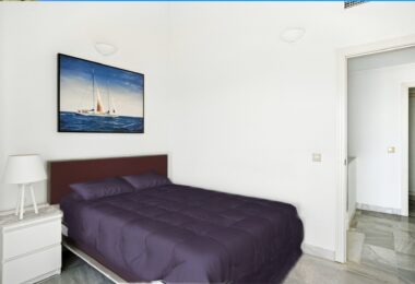 Three bedroom, south facing duplex penthouse with sea views, located in the sought-after community of Pinos de Nagüeles, on Marbella´sGolden Mile