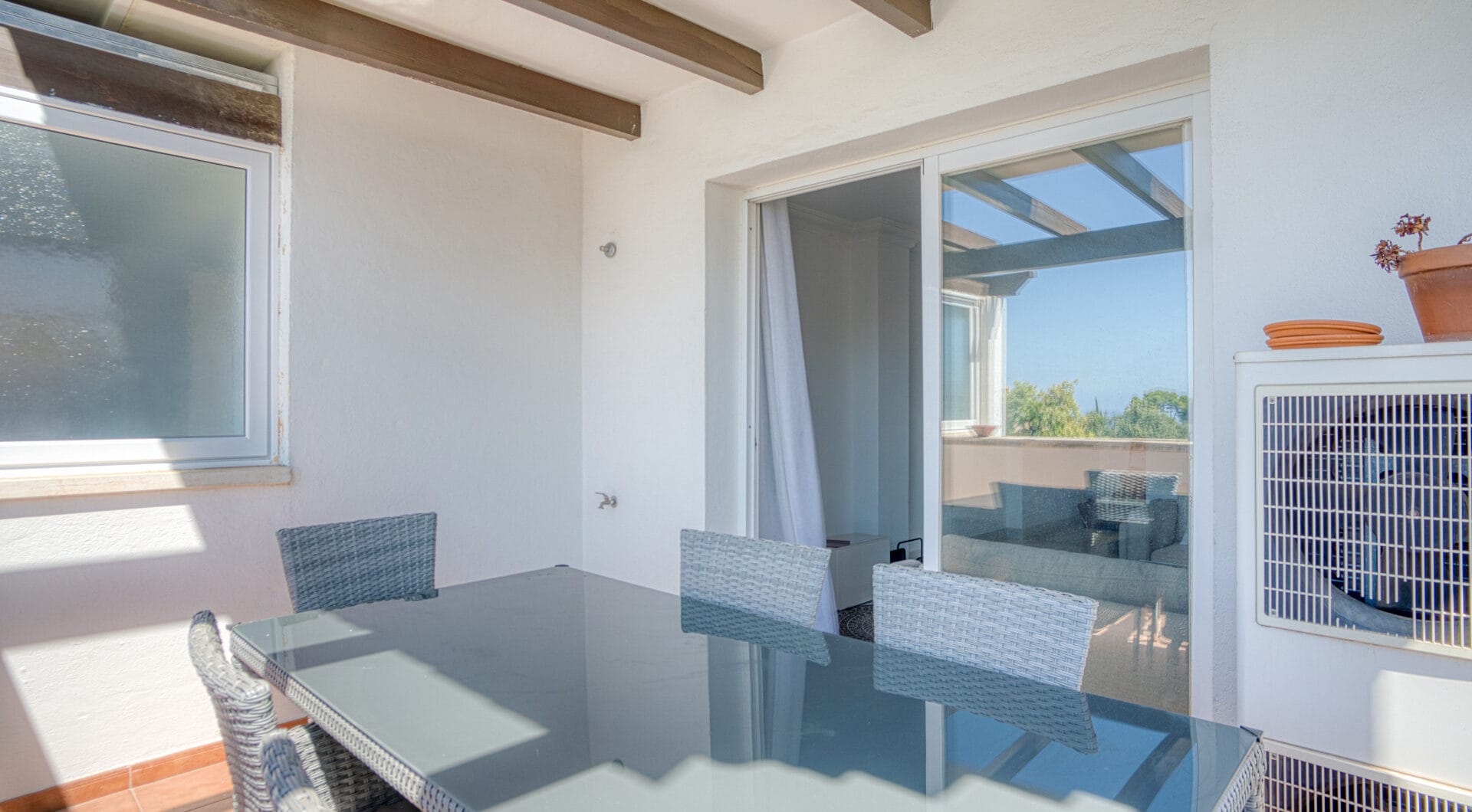 Three bedroom, south facing duplex penthouse with sea views, located in the sought-after community of Pinos de Nagüeles, on Marbella´sGolden Mile