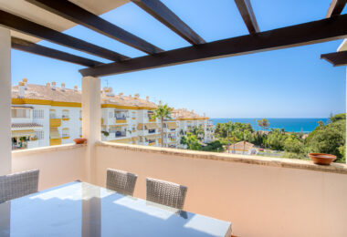 Three bedroom, south facing duplex penthouse with sea views, located in the sought-after community of Pinos de Nagüeles, on Marbella´sGolden Mile