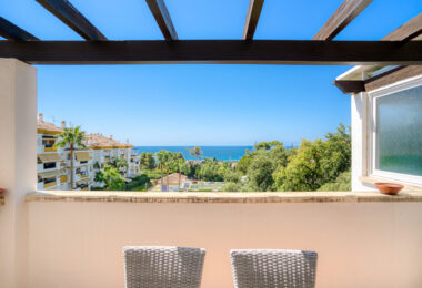 Three bedroom, south facing duplex penthouse with sea views, located in the sought-after community of Pinos de Nagüeles, on Marbella´sGolden Mile