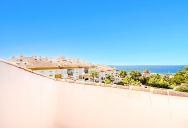Three bedroom, south facing duplex penthouse with sea views, located in the sought-after community of Pinos de Nagüeles, on Marbella´sGolden Mile