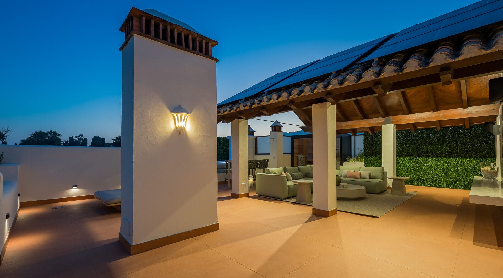 Beautifully renovated, south facing three bedroom penthouse located in prestigious beachfront community Bahia del Velerin, Estepona.