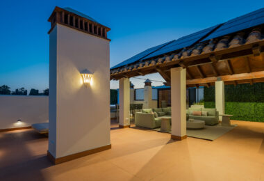 Beautifully renovated, south facing three bedroom penthouse located in prestigious beachfront community Bahia del Velerin, Estepona.