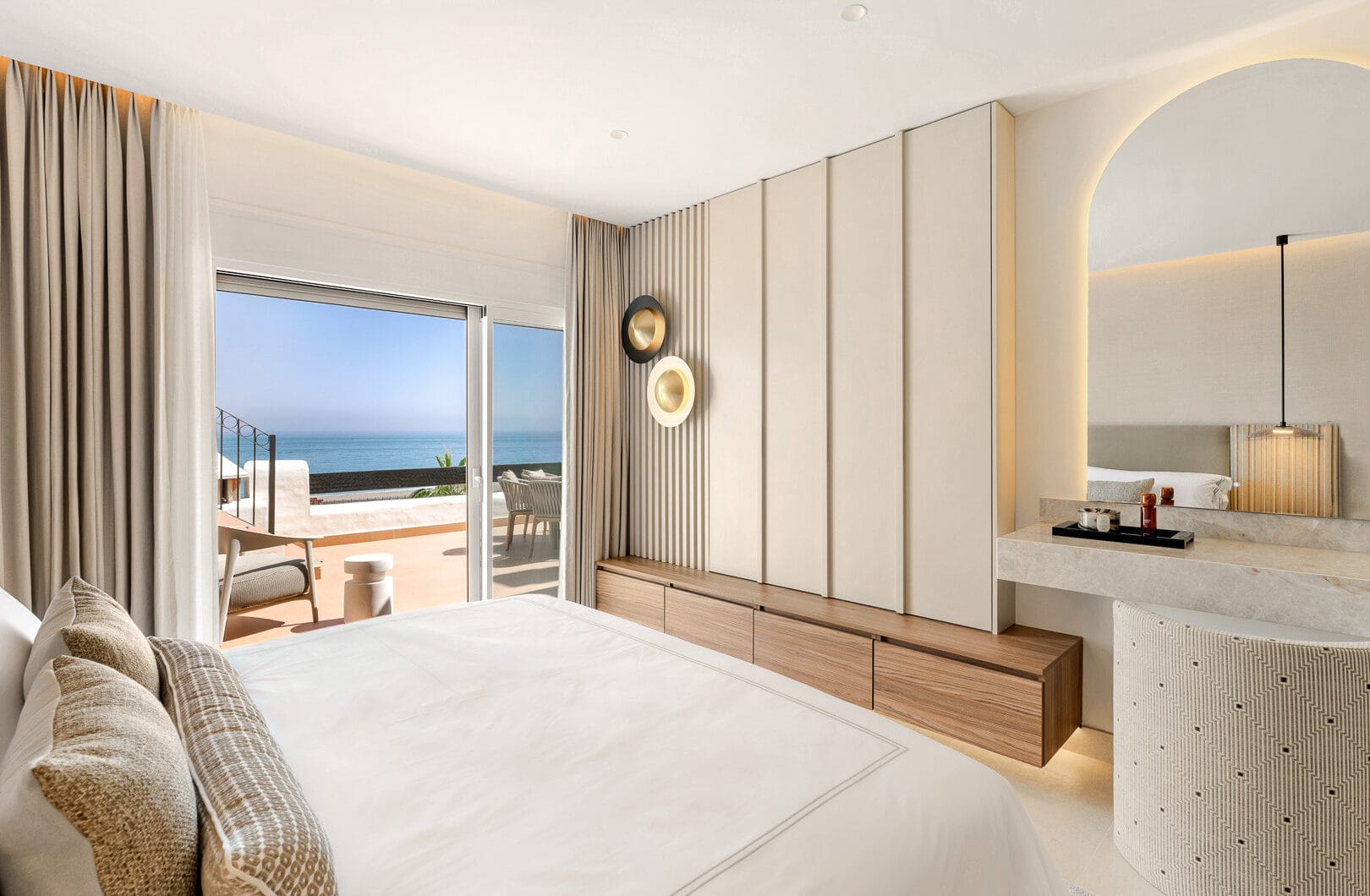 Beautifully renovated, south facing three bedroom penthouse located in prestigious beachfront community Bahia del Velerin, Estepona.
