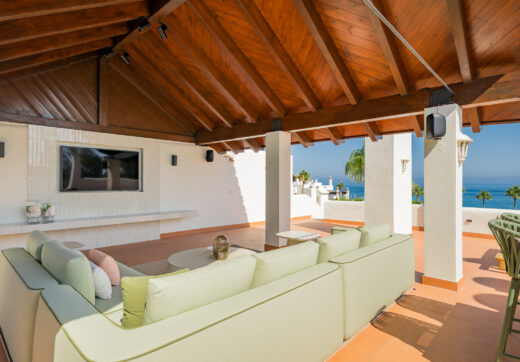 Beautifully renovated, south facing three bedroom penthouse located in prestigious beachfront community Bahia del Velerin, Estepona.