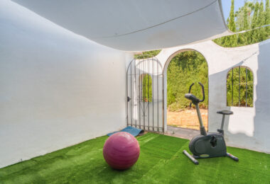 Fantastic opportunity - Four bedroom, south east facing private villa in Hacienda Las Chapas, Marbella