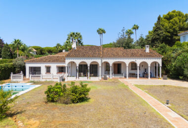 Fantastic opportunity - Four bedroom, south east facing private villa in Hacienda Las Chapas, Marbella