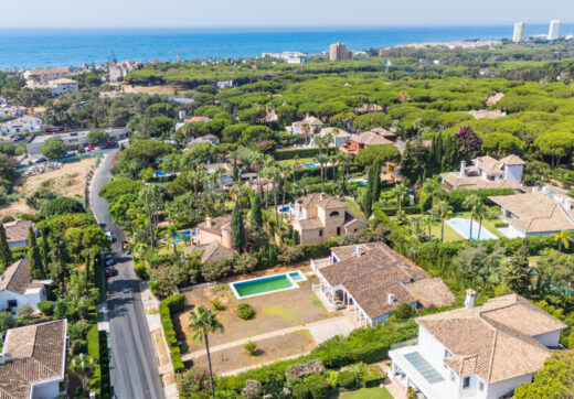 Fantastic opportunity - Four bedroom, south east facing private villa in Hacienda Las Chapas, Marbella