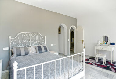 Fantastic opportunity - Four bedroom, south east facing private villa in Hacienda Las Chapas, Marbella