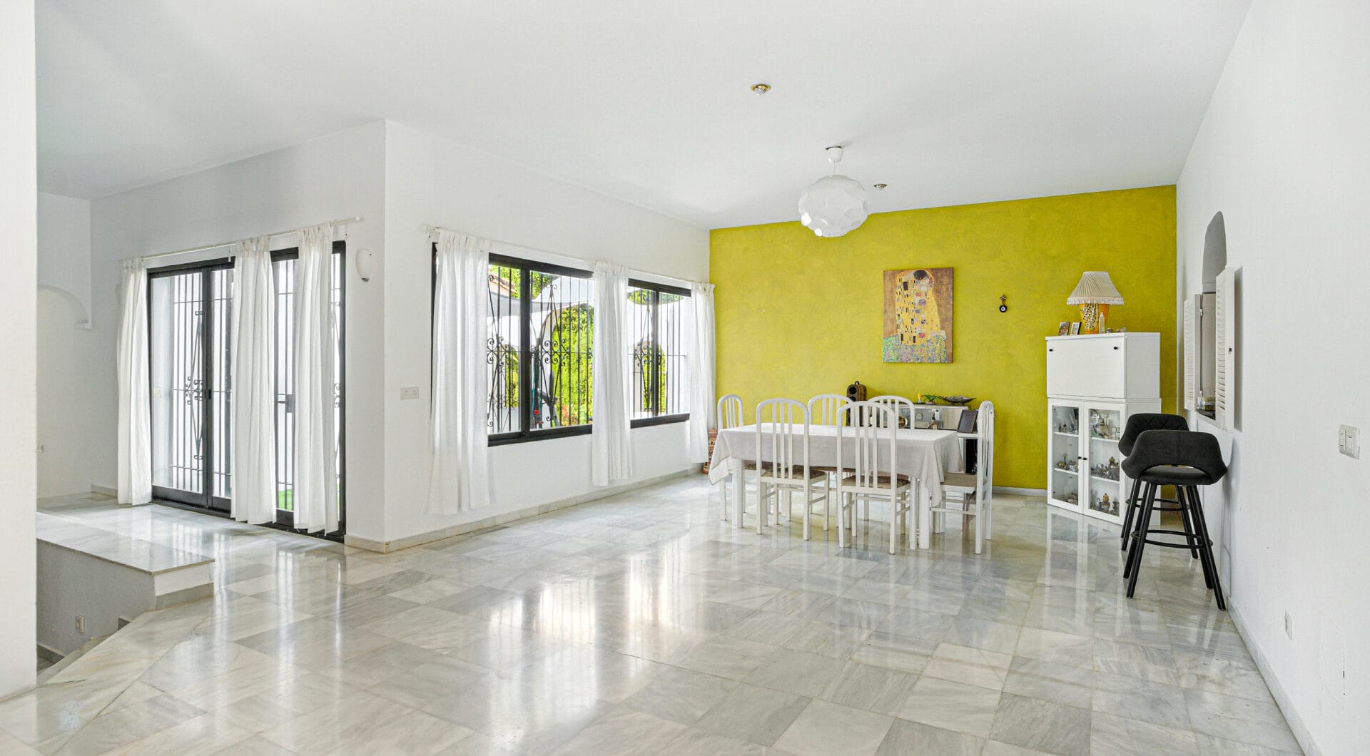 Fantastic opportunity - Four bedroom, south east facing private villa in Hacienda Las Chapas, Marbella