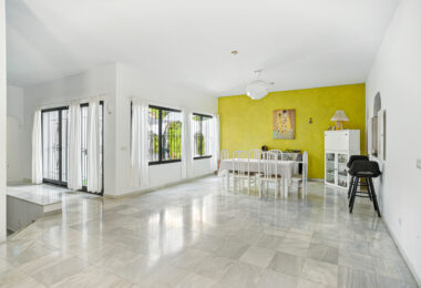 Fantastic opportunity - Four bedroom, south east facing private villa in Hacienda Las Chapas, Marbella