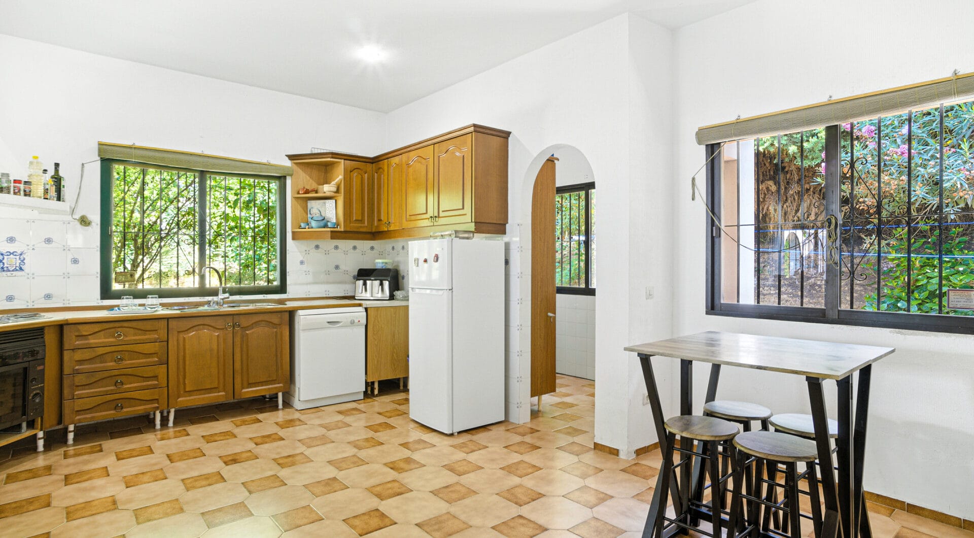 Fantastic opportunity - Four bedroom, south east facing private villa in Hacienda Las Chapas, Marbella