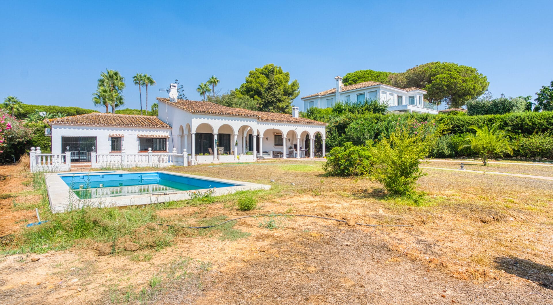 Fantastic opportunity - Four bedroom, south east facing private villa in Hacienda Las Chapas, Marbella