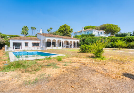 Fantastic opportunity - Four bedroom, south east facing private villa in Hacienda Las Chapas, Marbella