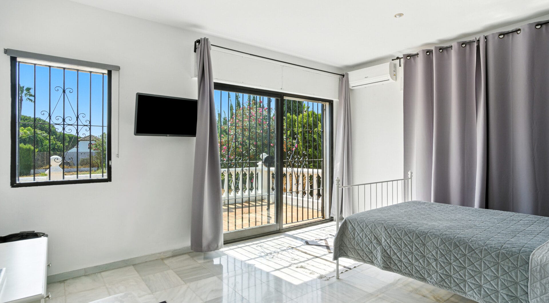 Fantastic opportunity - Four bedroom, south east facing private villa in Hacienda Las Chapas, Marbella