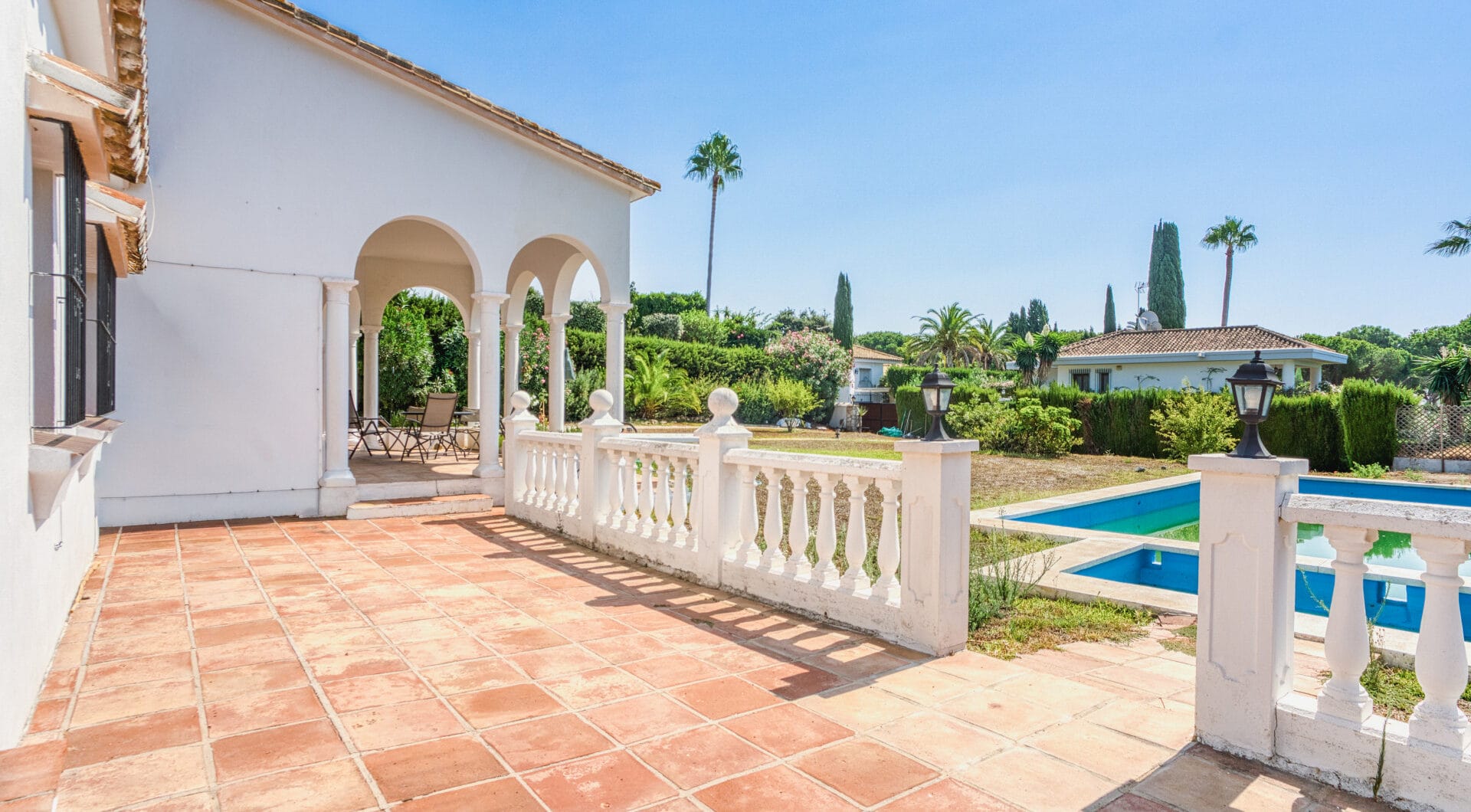Fantastic opportunity - Four bedroom, south east facing private villa in Hacienda Las Chapas, Marbella