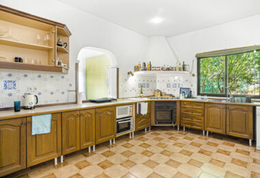 Fantastic opportunity - Four bedroom, south east facing private villa in Hacienda Las Chapas, Marbella