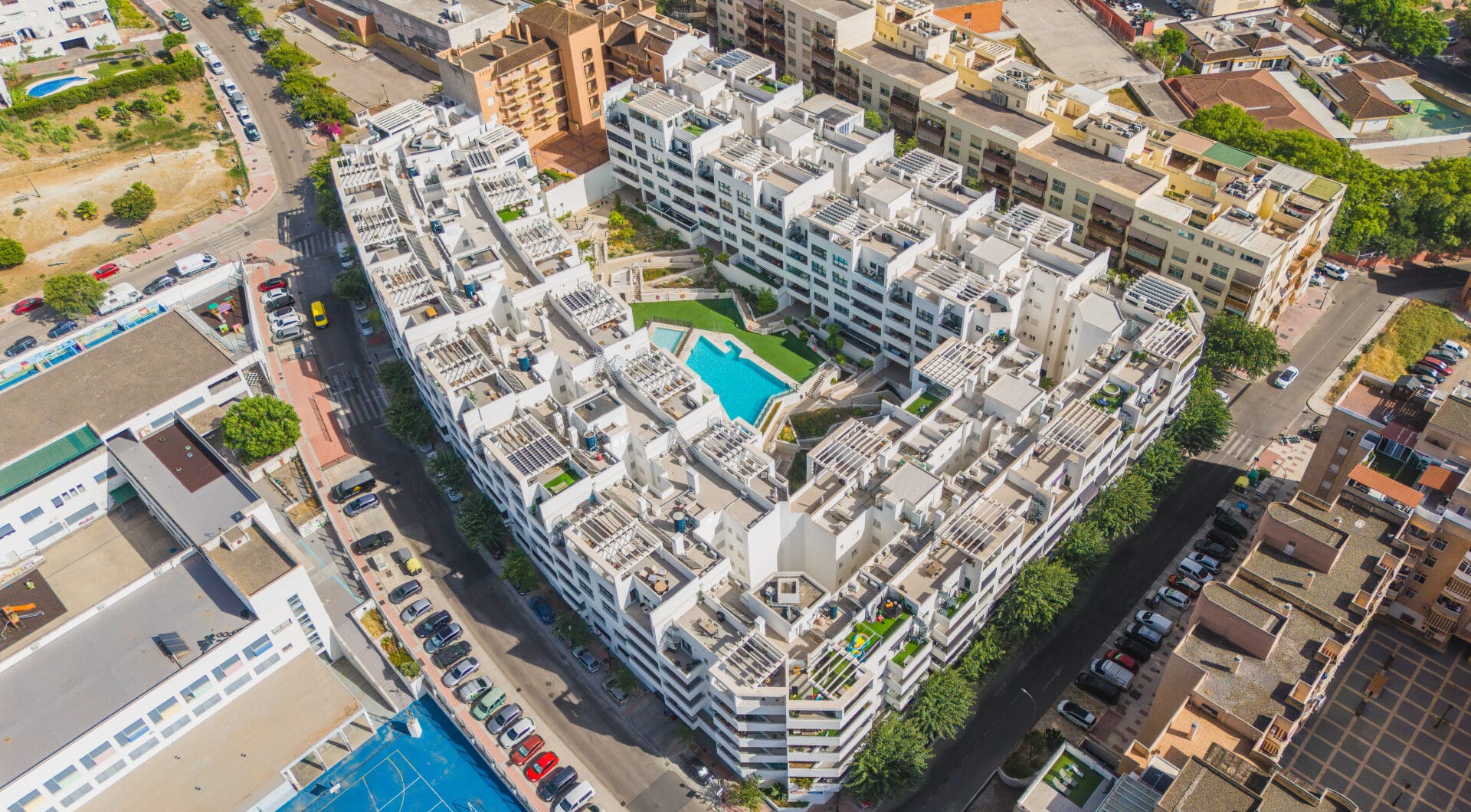 Beautiful south facing, three bed apartment located in the gated community of Estepona Gardens