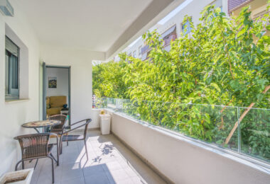 Beautiful south facing, three bed apartment located in the gated community of Estepona Gardens
