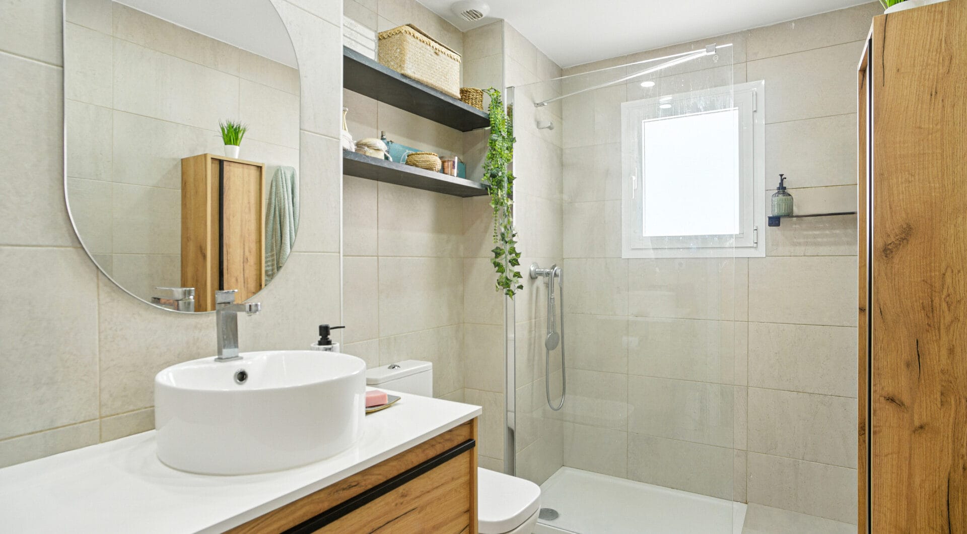 Beautiful south facing, three bed apartment located in the gated community of Estepona Gardens