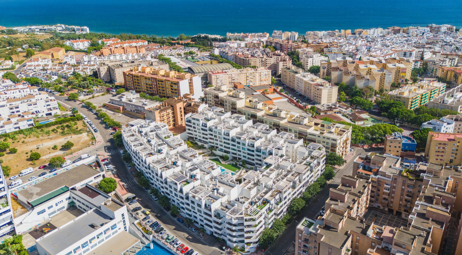 Beautiful south facing, three bed apartment located in the gated community of Estepona Gardens
