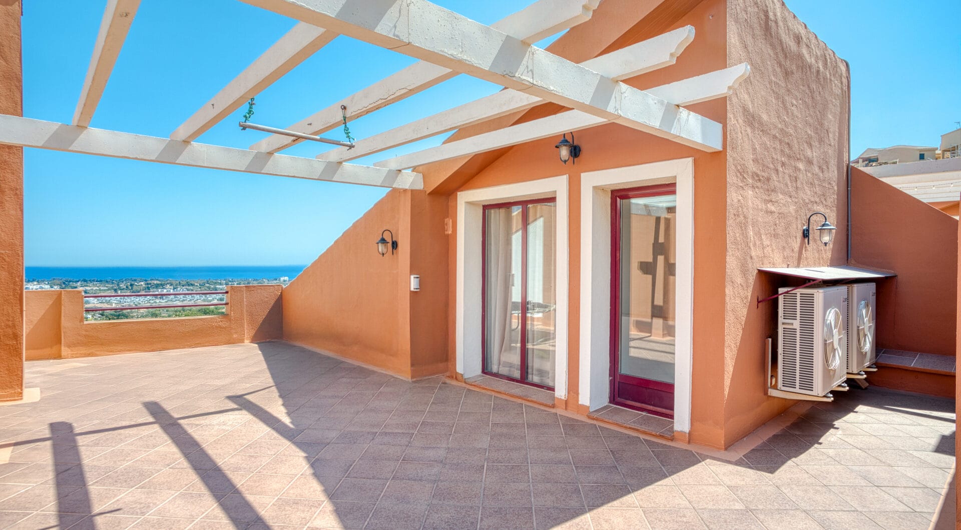 South-Facing Townhouse with Stunning Sea Views in Los Jaralillos, El Paraíso, Benahavís