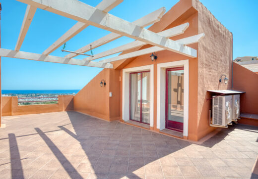 South-Facing Townhouse with Stunning Sea Views in Los Jaralillos, El Paraíso, Benahavís