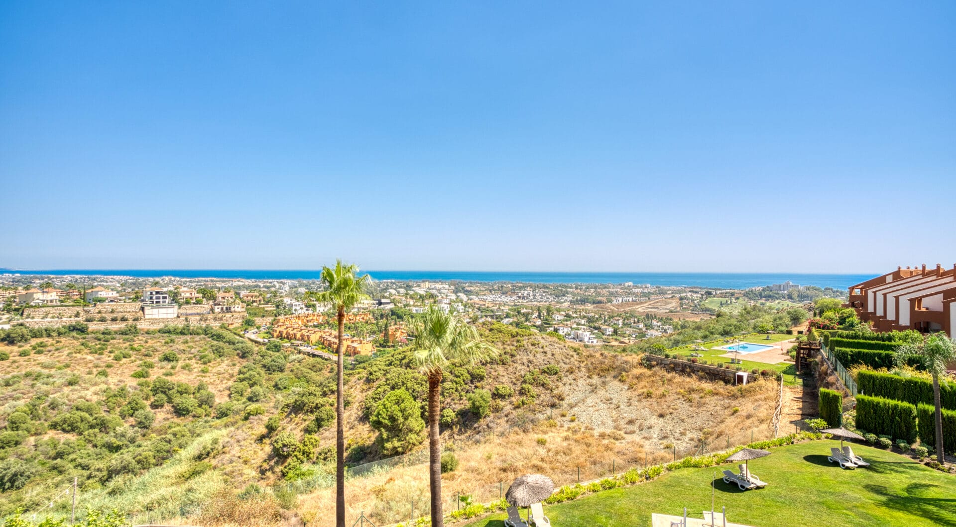 South-Facing Townhouse with Stunning Sea Views in Los Jaralillos, El Paraíso, Benahavís