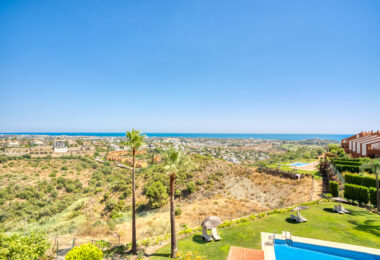 South-Facing Townhouse with Stunning Sea Views in Los Jaralillos, El Paraíso, Benahavís