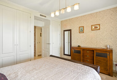 South-Facing Townhouse with Stunning Sea Views in Los Jaralillos, El Paraíso, Benahavís