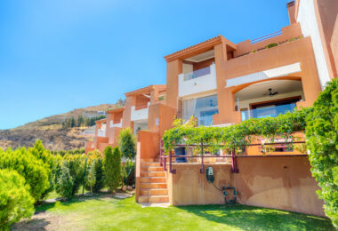 South-Facing Townhouse with Stunning Sea Views in Los Jaralillos, El Paraíso, Benahavís
