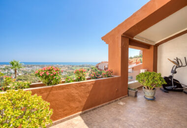 South-Facing Townhouse with Stunning Sea Views in Los Jaralillos, El Paraíso, Benahavís