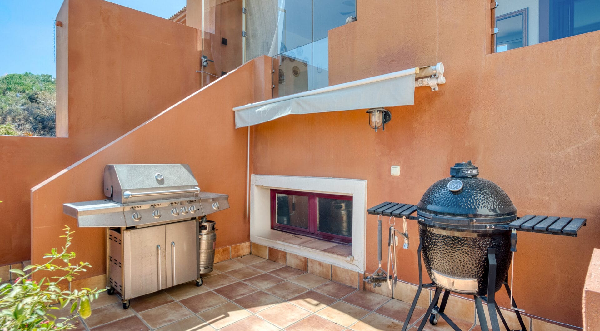 South-Facing Townhouse with Stunning Sea Views in Los Jaralillos, El Paraíso, Benahavís