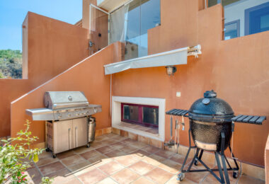 South-Facing Townhouse with Stunning Sea Views in Los Jaralillos, El Paraíso, Benahavís