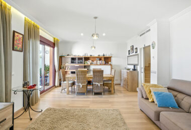 South-Facing Townhouse with Stunning Sea Views in Los Jaralillos, El Paraíso, Benahavís