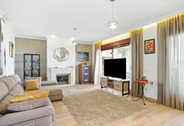 South-Facing Townhouse with Stunning Sea Views in Los Jaralillos, El Paraíso, Benahavís