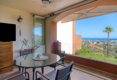 South-Facing Townhouse with Stunning Sea Views in Los Jaralillos, El Paraíso, Benahavís