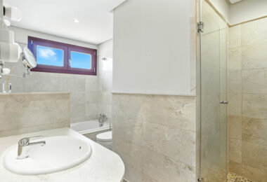 South-Facing Townhouse with Stunning Sea Views in Los Jaralillos, El Paraíso, Benahavís