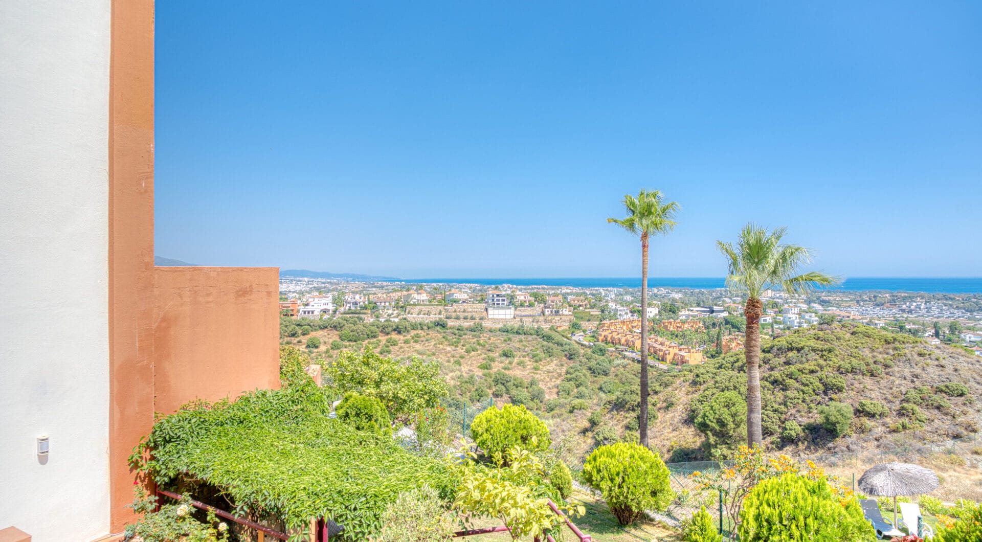 South-Facing Townhouse with Stunning Sea Views in Los Jaralillos, El Paraíso, Benahavís