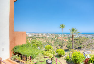 South-Facing Townhouse with Stunning Sea Views in Los Jaralillos, El Paraíso, Benahavís