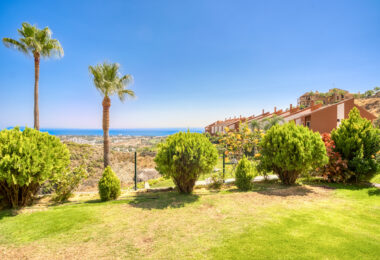 South-Facing Townhouse with Stunning Sea Views in Los Jaralillos, El Paraíso, Benahavís