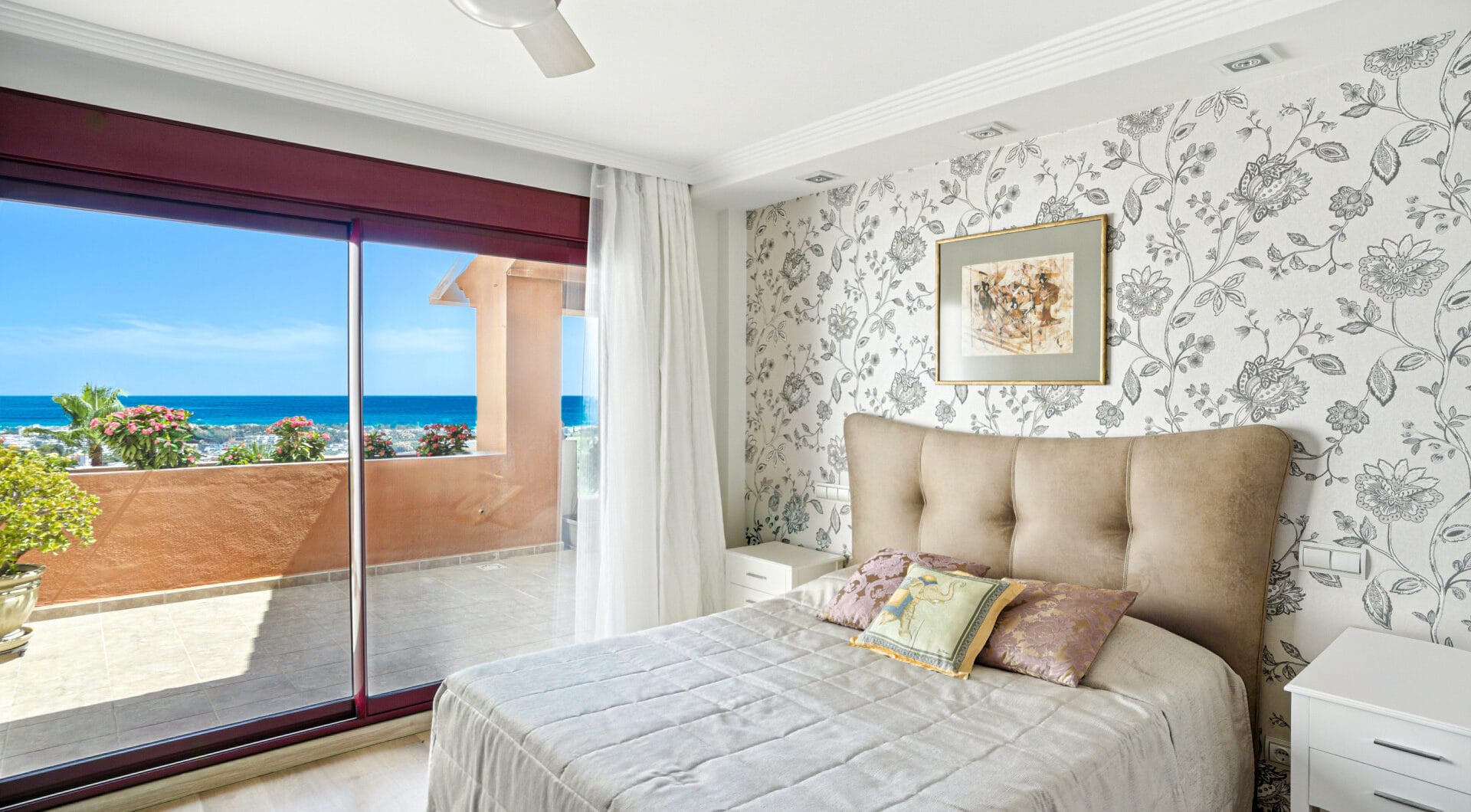 South-Facing Townhouse with Stunning Sea Views in Los Jaralillos, El Paraíso, Benahavís