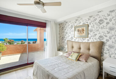 South-Facing Townhouse with Stunning Sea Views in Los Jaralillos, El Paraíso, Benahavís