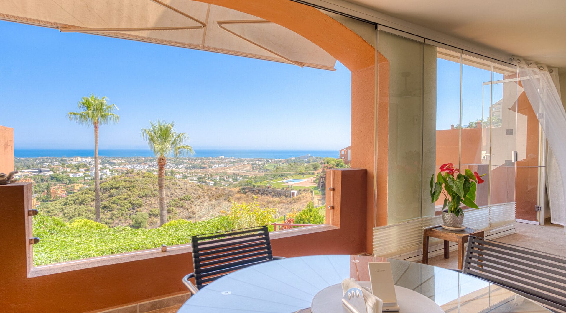 South-Facing Townhouse with Stunning Sea Views in Los Jaralillos, El Paraíso, Benahavís